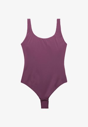 Švestkový jednodílný plavky s vykrojeným výstřihem, širokými ramínky a hladkým, elastickým materiálem. Vyznačuje se vysokým vykrojením na nohou a minimálním kováním.