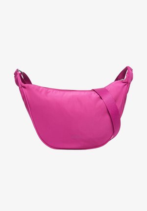 Bolso bandolera de color rosa brillante con forma curva, correa ajustable y cierre superior con cremallera, diseñado para uso casual.