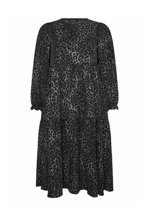 Svart leopardmönstrad klänning med långa ärmar, en flerlagerskjol och rund halsringning. Tillverkad av lätt tyg med en flödande textur.