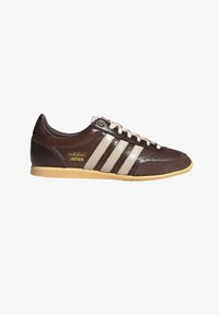 Ausgewählt, light brown