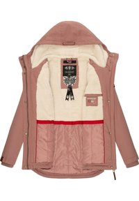 Różowa ocieplana kurtka z kapturem, z miękką podszewką, pikowanymi czerwonymi akcentami oraz wieloma kieszeniami wewnętrznymi.