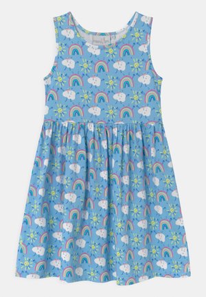 Robe bleue sans manches ornée d'un motif fantaisiste de nuages, arcs-en-ciel et soleils. Confectionnée dans un tissu doux avec un détail de jupe froncée.