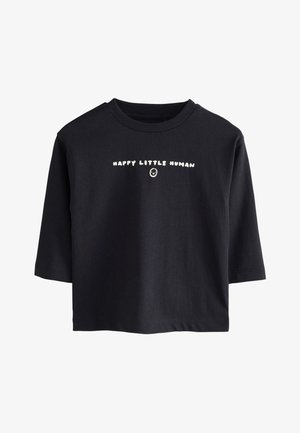 Zwart T-shirt met korte mouwen, geribde kraag en witte tekst met de tekst ""HAPPY LITTLE HUMAN"" boven een klein glimlachend gezicht aan de voorkant.