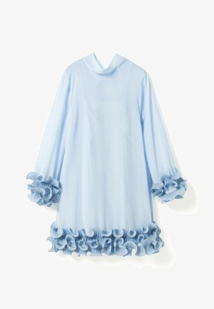 Lichtblauwe lange mouw jurk met hoge halslijn en gerimpelde manchetten en zoomdetails.