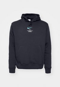 Svart hoodie i bomullsblandning, med känguruficka, justerbar dragsko i huva, och detalj med ljusblå Nike-logotyp och text på framsidan.