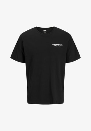 Must lühikeste varrukatega T-särk, mille vasakul rinnal on väike valge "JJ Rebel Philosophy" teksti logo.