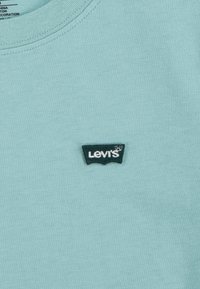 Levi's® BATWING CHEST HIT - Navadna majica - aquifer