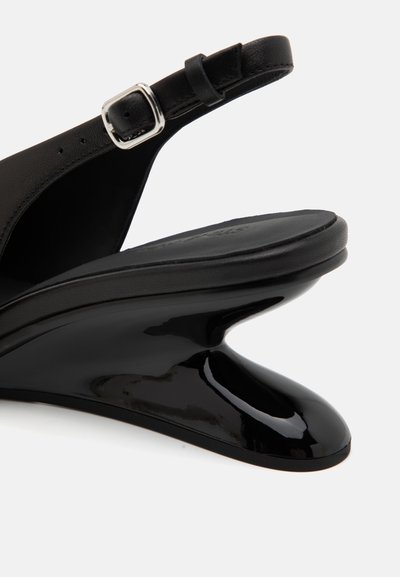 Stine Goya STEELO - Debeli potplat - jet black