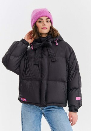 Páperová bunda - black