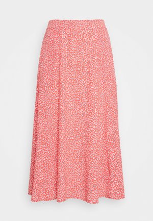 Jupe midi corail rose avec un petit motif floral blanc et une silhouette fluide en ligne A sur fond blanc uni.