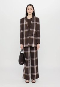 Stine Goya LONG SLEEVE BOXY BLAZER CASUAL TAILORING - Blézer - brown