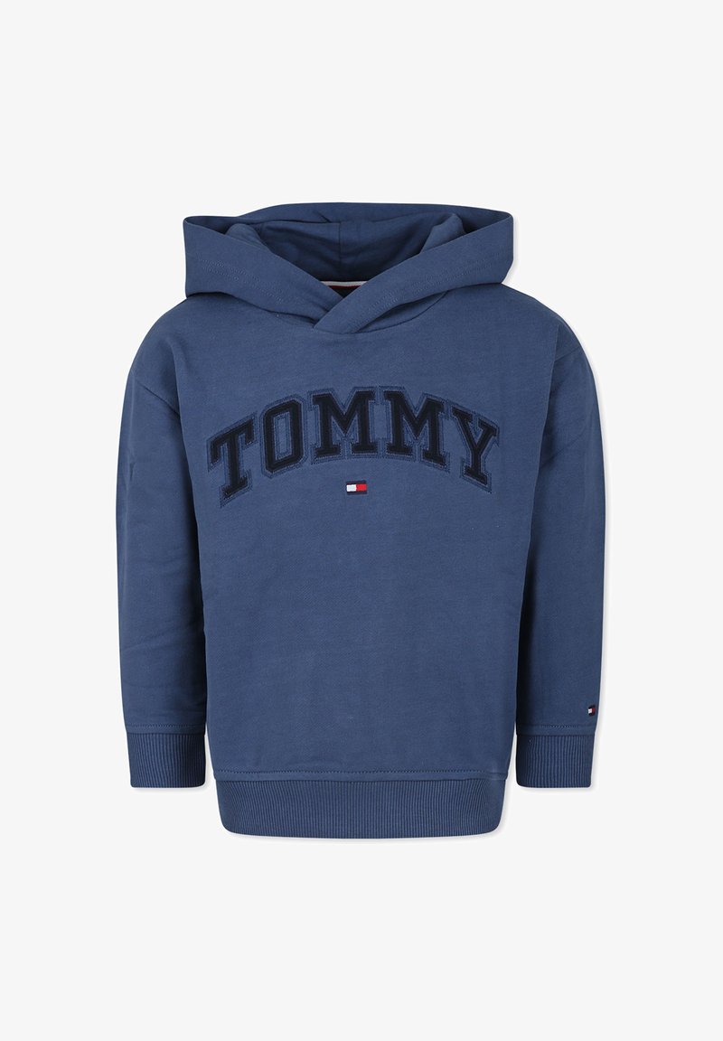 Felpa blu in cotone con "TOMMY" ricamato sul davanti. Presenta un cappuccio con cordino, polsini e bordo a costine, con dettaglio del logo sulla manica.