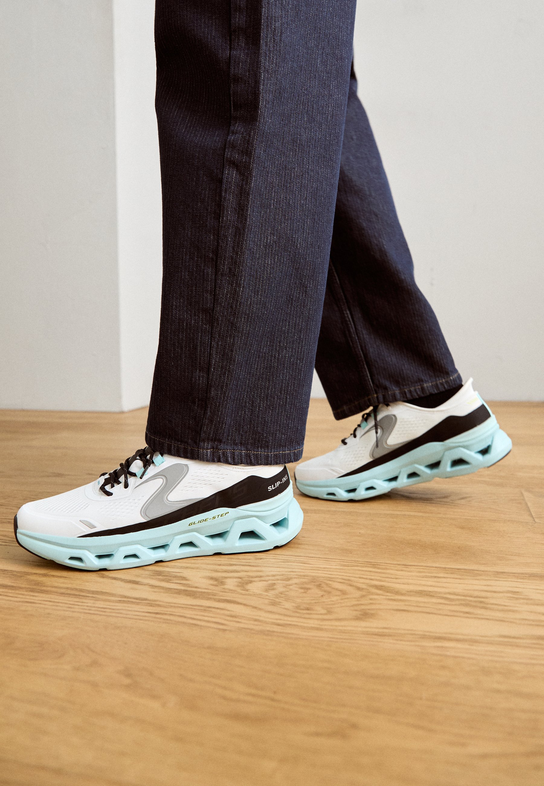 Skechers GLIDE-STEP ALTUS - Sneakers laag - weiß blau/wit - Zalando.nl