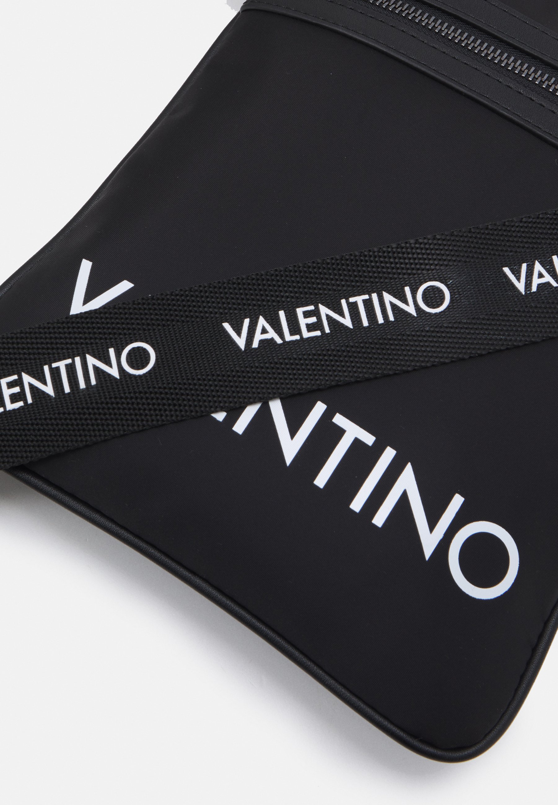 【Valentino Bags】Kylo Crossbody bag クロスボディバッグ Valentino Bags KYLO UNISEX - Torba na ramię/czarny - Zalando.pl
