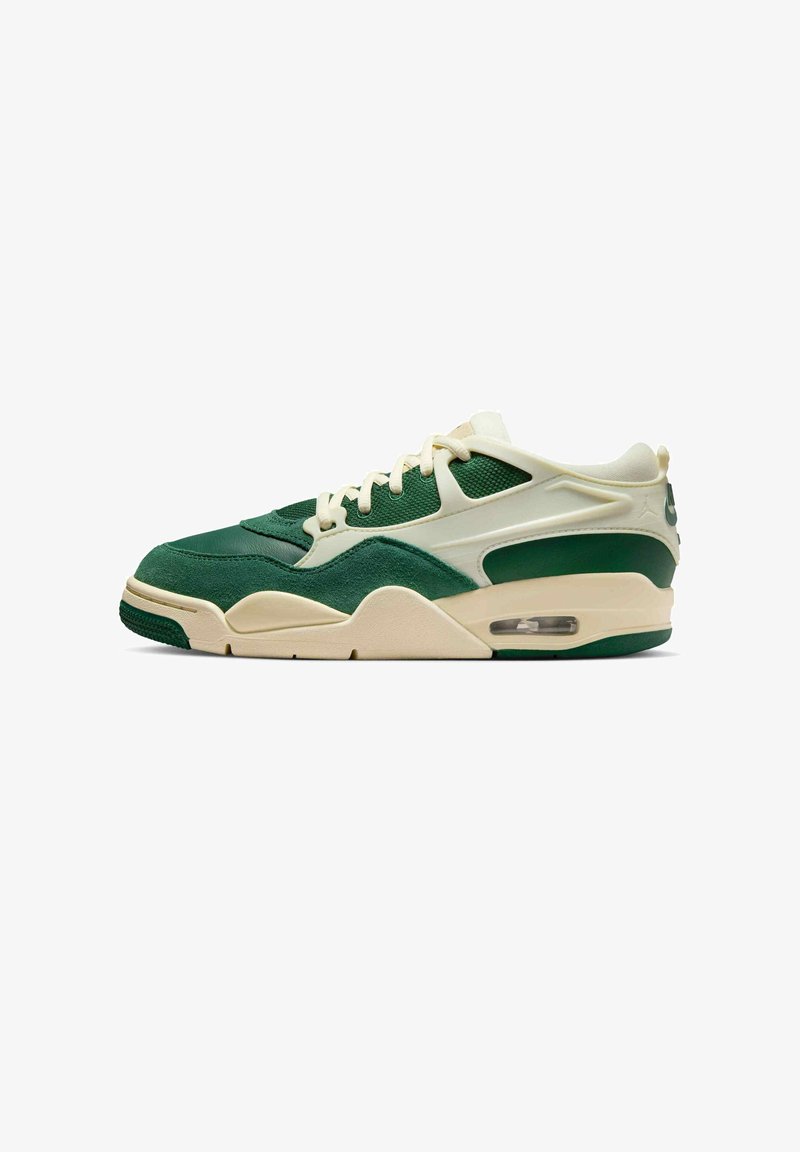 Sneaker verde e crema con tomaia strutturata, materiali in suede e mesh, forma arrotondata e ammortizzazione ad aria visibile nella suola.