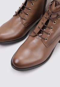 Sandra Fontán BETSABE - Botines con cordones - brown