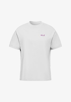 Wit katoenen T-shirt met korte mouwen, voorzien van een klein paars logo op de linkerborst met de tekst "Jack Wolfskin." Ronde halslijn, losse pasvorm.
