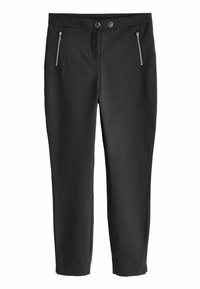 Pantaloni negri dintr-un material neted, cu două buzunare cu fermoar și un design frontal plat, având două închideri cu nasturi. Croi potrivit, lungime scurtă.