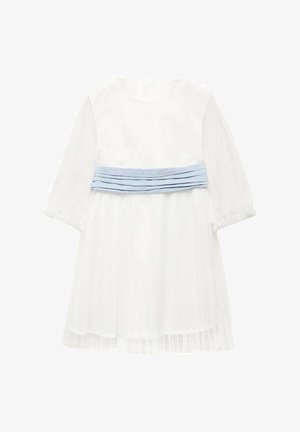 Weißes langärmeliges Kleid aus transparentem Stoff, mit gerafften Ärmeln, plissiertem Rock und einem hellblauen plissierten Taillendetail.
