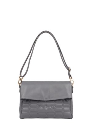 Borsa grigia Pierre Cardin con motivo trapuntato, chiusura a patta e tracolla regolabile con fibbie color oro.