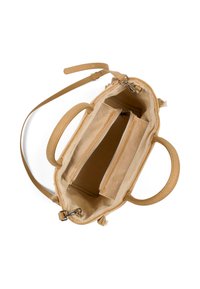 Sac à main en daim marron avec deux compartiments intérieurs zippés, texture douce et poignées courtes. Comprend une bandoulière réglable et des pompons décoratifs.