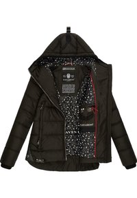 Svart puffjacka med huva, med ett mönstrat innerfoder, dragkedja fram och sidofickor. Mjuk textur med quiltad design.