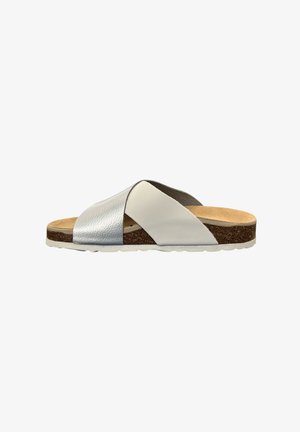 Slide-sandaal met kruissluiting in zilver en wit leer, kurken voetbed en een gestructureerde rubberen zool. Plat ontwerp voor comfort.