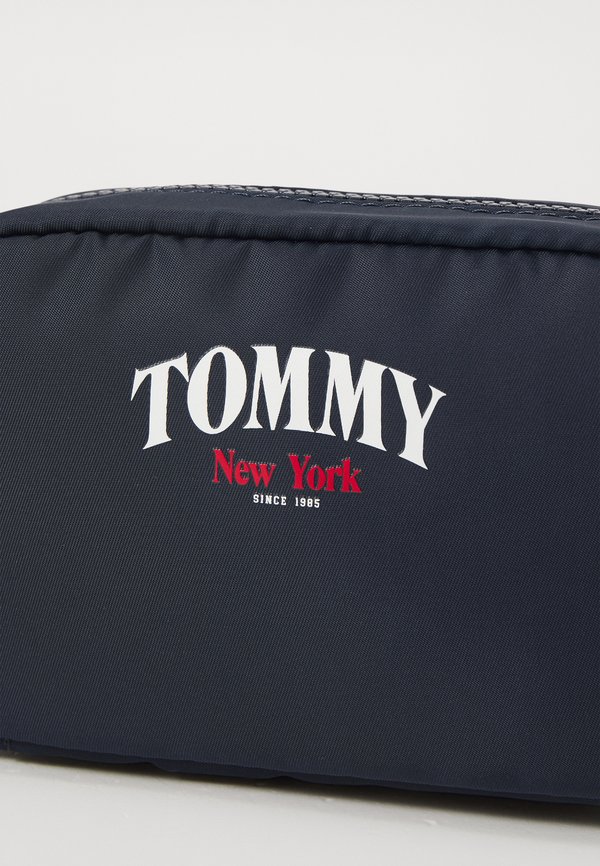 VARSITY CROSSOVER UNISEX – Umhängetasche