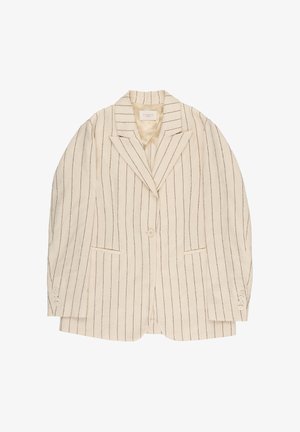 Beige colbert met een enkele knoop, dunne verticale zwarte strepen, ingesneden revers, twee frontzakken en knoopdetails aan de mouwen.