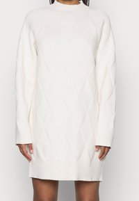 Fashion Union Petite Pletené šaty - off-white