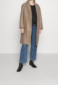 ONLY MATERNITY Klassisk kappa / rock - brown