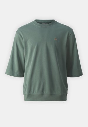 Grüner Baumwoll-Sweatshirt mit kurzen Ärmeln, Rundhals und einem kleinen goldenen Logodetail auf der oberen linken Seite. Weicher Stoff und lässige Passform.