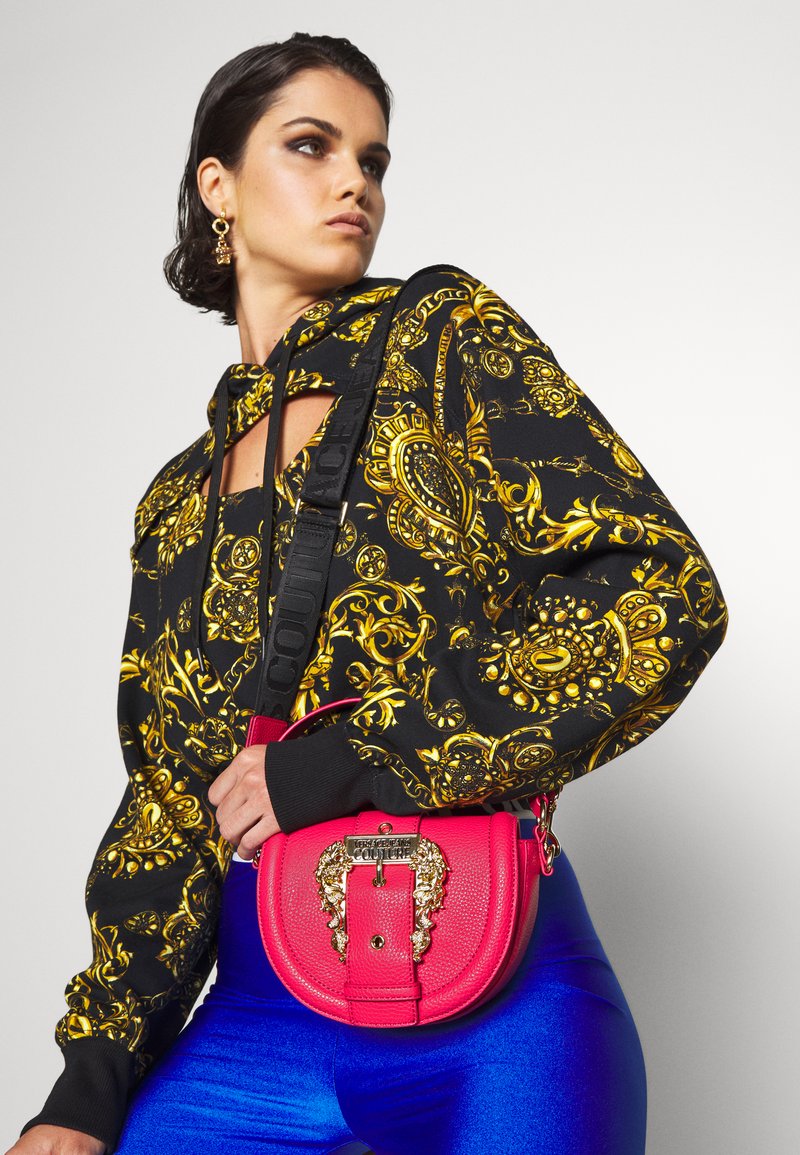 Versace Jeans Couture GRANA BUCKLE CROSSBODY Handtasche paradise