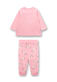 Rosa Langarmoberteil und passende Hose mit einem verspielten Muster aus beigen Pferden und Musiknoten. Glatter Stoff, elastischer Bund.