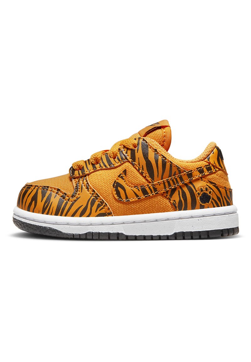 Nike Sportswear DUNK Trainers kumquat/kumquatwhiteblack/multi