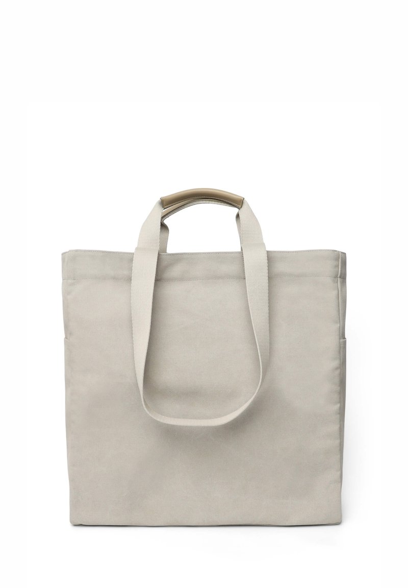 Borsa tote in tela beige con due manici lunghi, forma rettangolare e superficie liscia; presenta un accento di colore contrastante sui manici superiori.