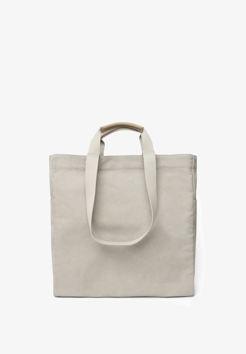 Borsa tote in tela beige con due manici lunghi, forma rettangolare e superficie liscia; presenta un accento di colore contrastante sui manici superiori.