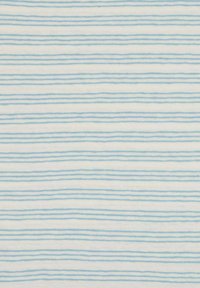 Witte stof met horizontale strepen in verschillende tinten blauw, met een zachte textuur en een consistent patroon doorheen.