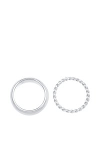 Zwei silberne Ringe: einer glatt und rund, der andere verdreht mit einem seilartigen Design. Beide sind metallisch und glänzen hell.