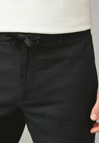 Next REGULAR FIT - Šortky - black