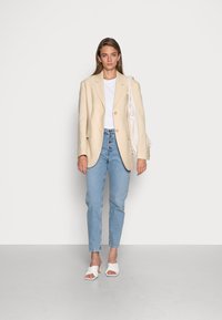 Calvin Klein Jeans MOM - Relaxed fit jeans - denim light