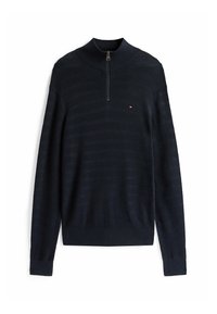 Maglione a maglia blu navy con maniche lunghe, colletto alto e zip a un quarto. Presenta una texture a coste orizzontali e un piccolo logo sul petto.