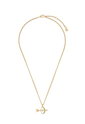 Złoty naszyjnik łańcuszkowy z wisiorkiem w kształcie łuku i strzały, ozdobiony małym serduszkiem i turkusowymi akcentami na białym tle.