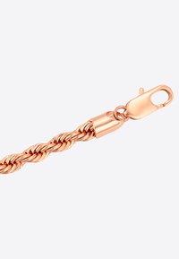 Bracciale a catena intrecciata in oro rosa con chiusura a moschettone. Presenta una finitura texturizzata e una parte metallica liscia sulla chiusura per un fissaggio sicuro.