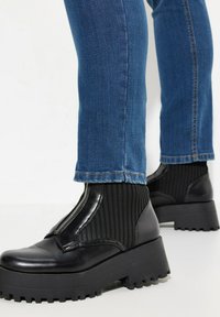 Ulla Popken STRETCH - Vaqueros pitillo - blue denim