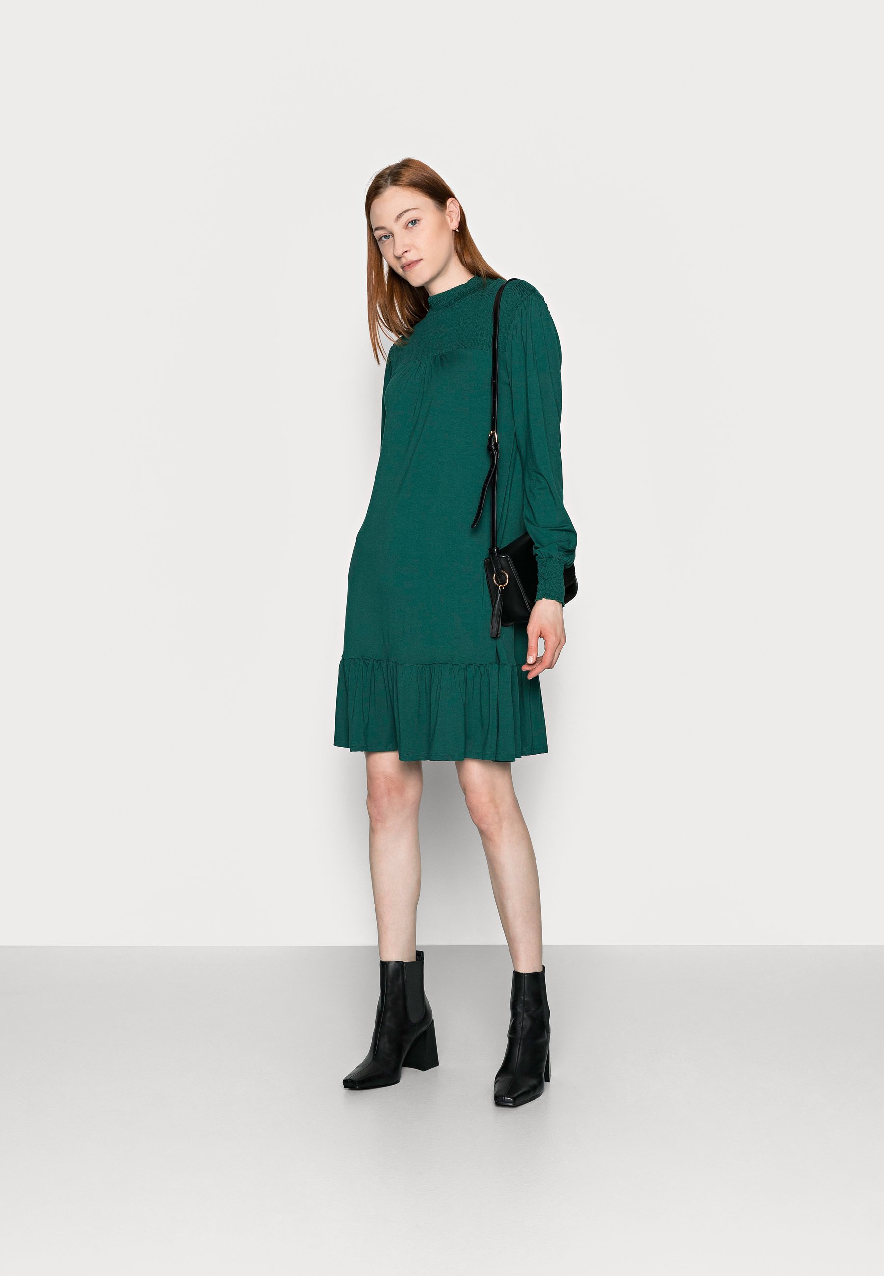 Dorothy Perkins Tall BLACKSHIRRED DRESS - Vestito di maglina - green/verde  - Zalando.it