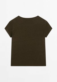 Oliven grøn t-shirt med kort ærme og rund hals, lavet af blødt stof, med en afslappet pasform og glat tekstur.