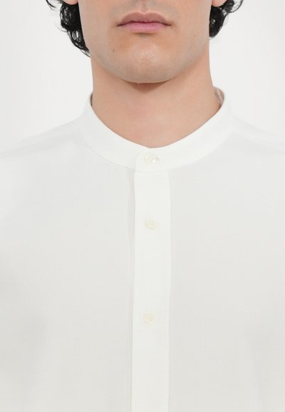 CLOSED COLLARLESS SHIRT - Camicia - white