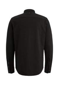 Czarna koszula z długim rękawem, wykonana z lekkiej tkaniny. Posiada wyrafinowany kołnierz, zapięcie na guziki z mankietami oraz gładką teksturę.