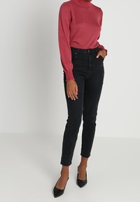 VILA Strickpullover - red